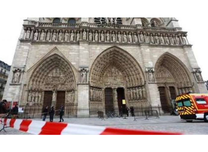 Notre Dame dopo il suicidio Notre Dame dopo il suicidio